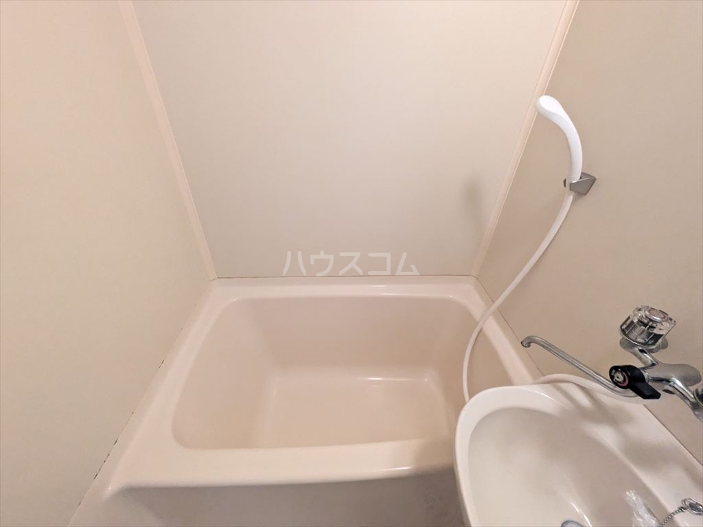 13/30 浴室