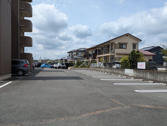 2/3 駐車場