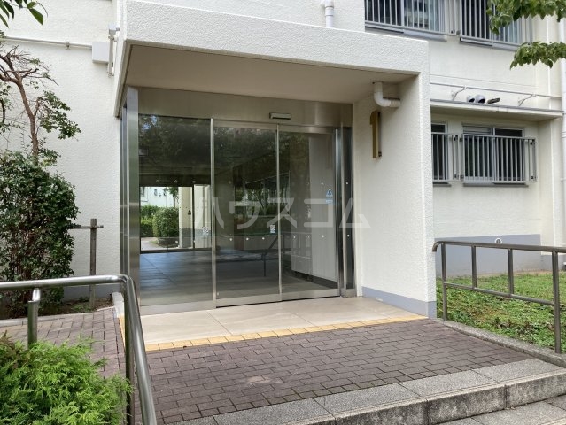 25/26 エントランス