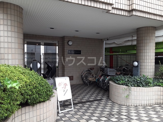 23/28 エントランス