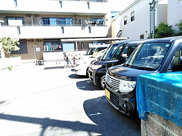 28/30 駐車場