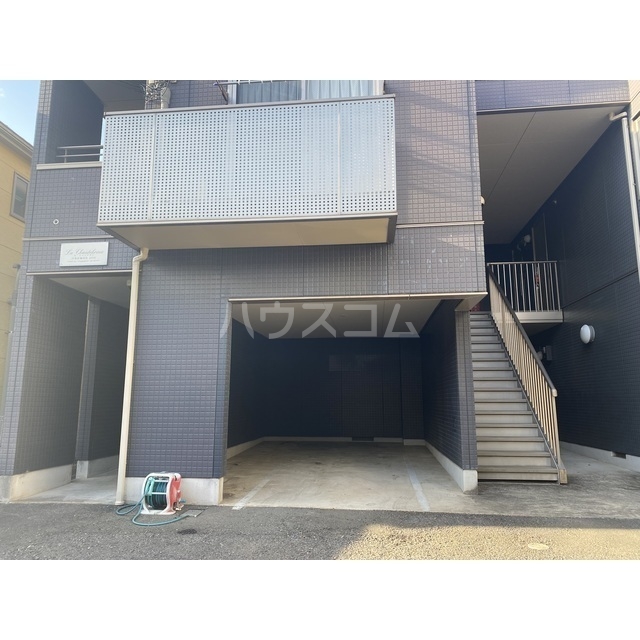 22/28 駐車場