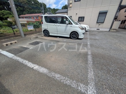 27/30 駐車場