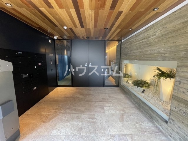 13/22 エントランス