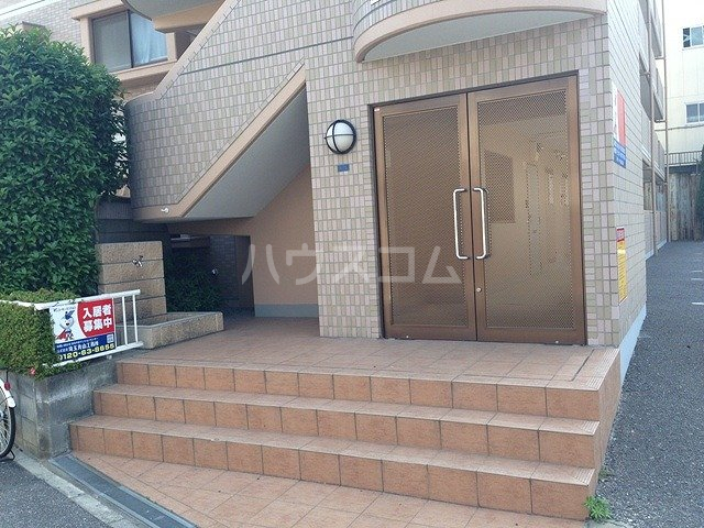 2/4 エントランス