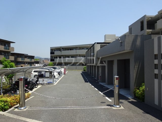 28/30 駐車場