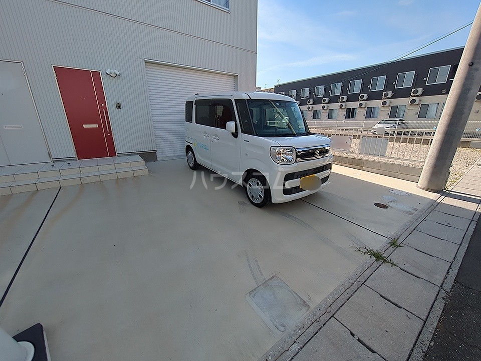 18/27 駐車場