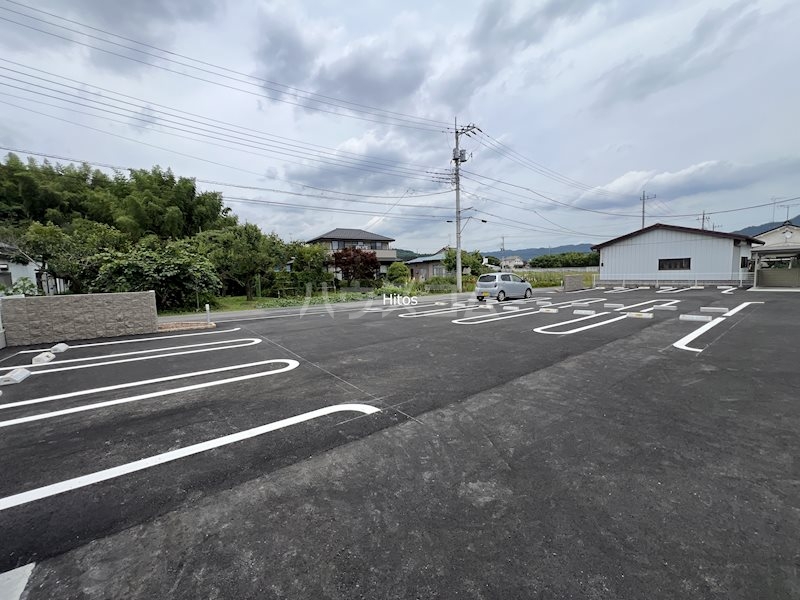 27/30 駐車場