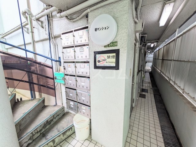 25/27 エントランス