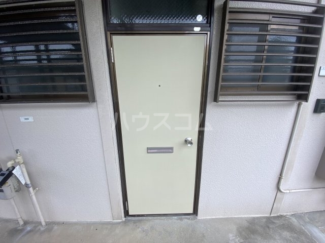 23/30 エントランス