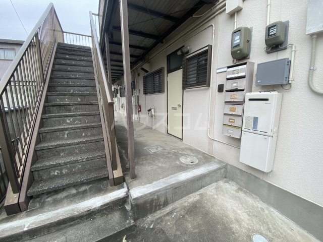 24/30 エントランス
