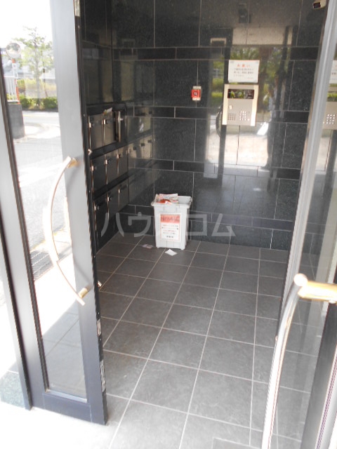 17/27 エントランス