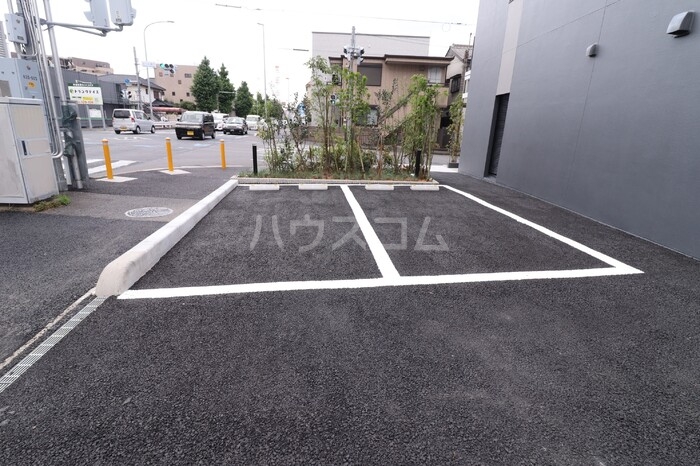 23/30 駐車場