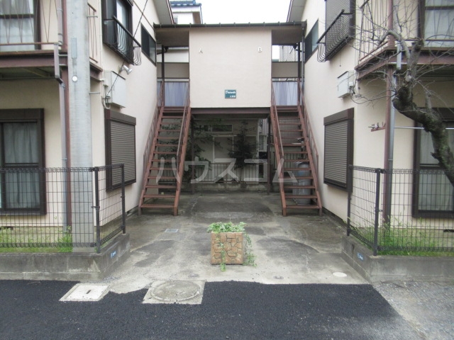 23/30 エントランス