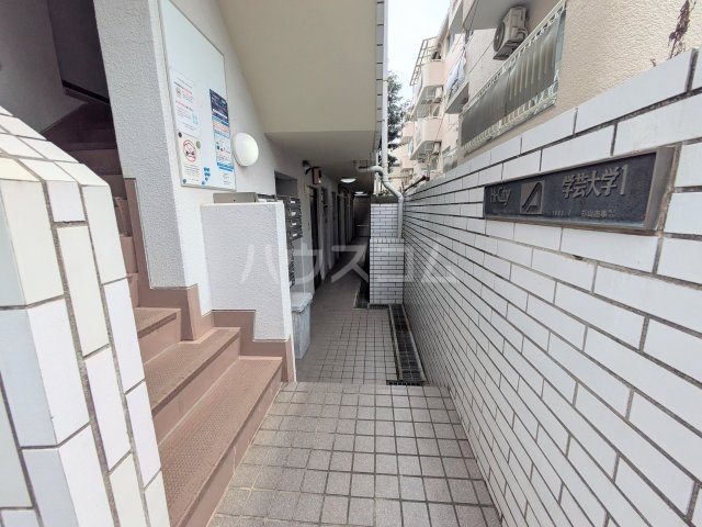 24/30 エントランス
