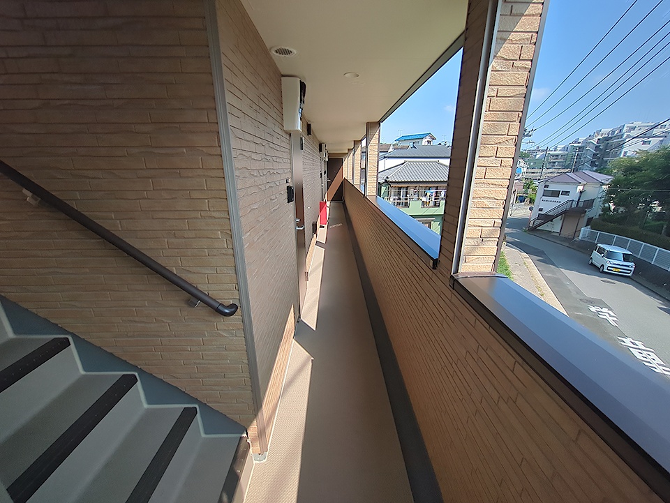 23/30 エントランス