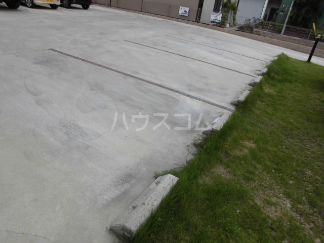 20/28 駐車場