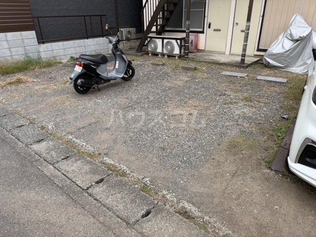 25/28 駐車場