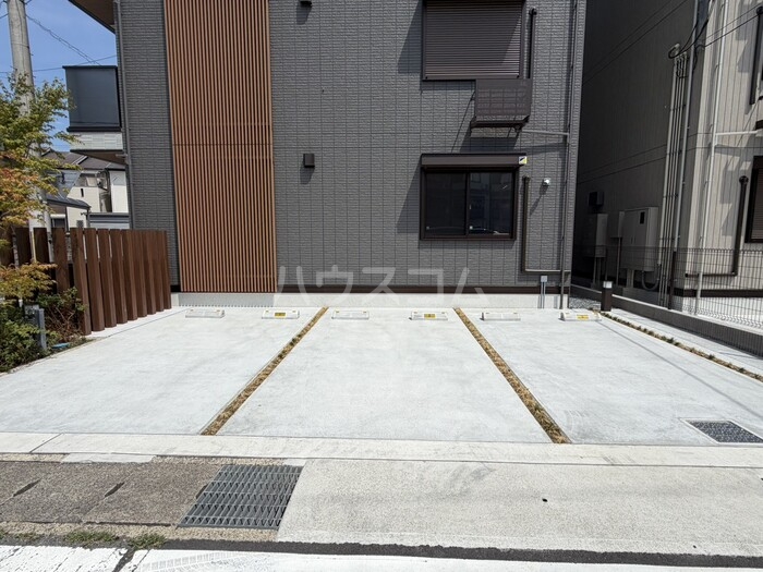 28/30 駐車場