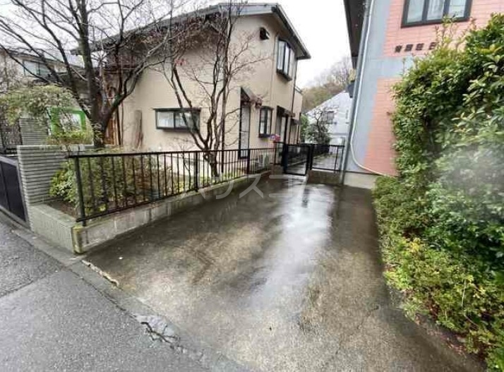 2/5 駐車場