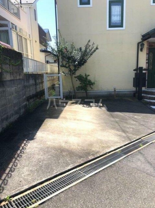 2/7 駐車場