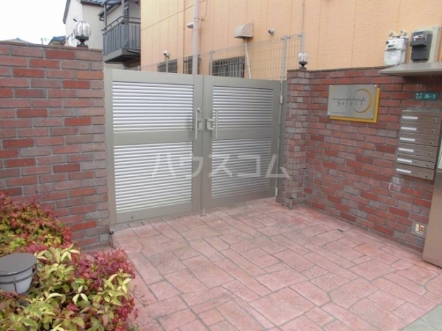 19/23 エントランス