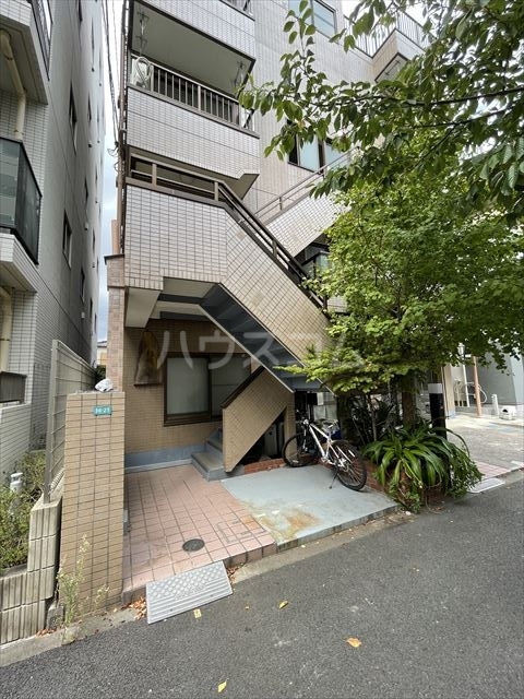 21/27 エントランス