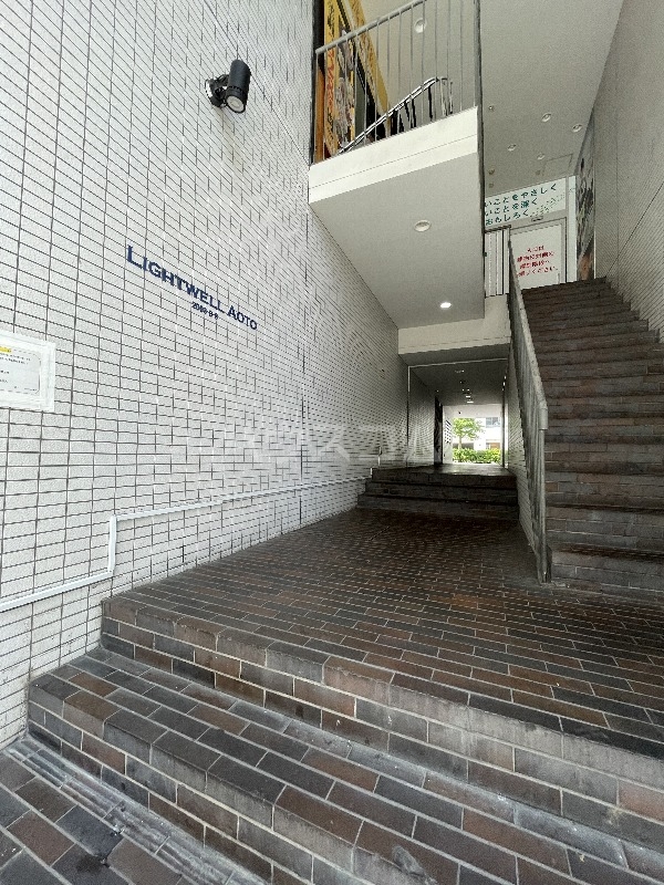 21/28 エントランス