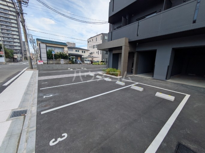 26/28 駐車場