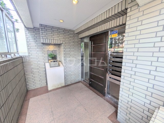 21/30 エントランス
