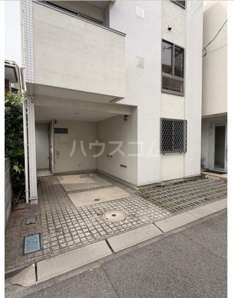 13/22 駐車場