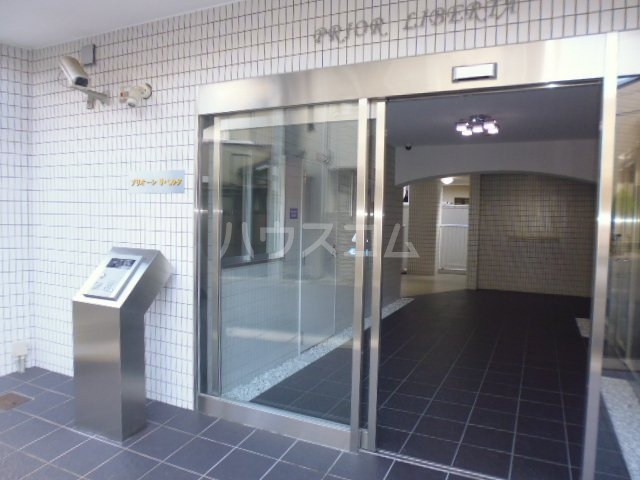27/30 エントランス