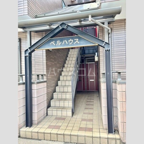16/27 エントランス
