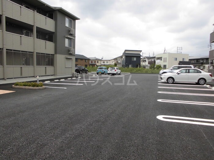 2/3 駐車場