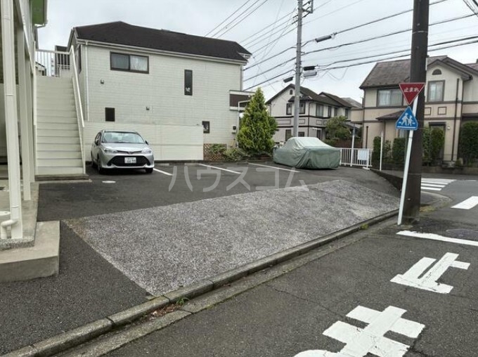 13/13 駐車場