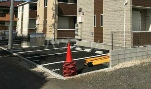 13/23 駐車場