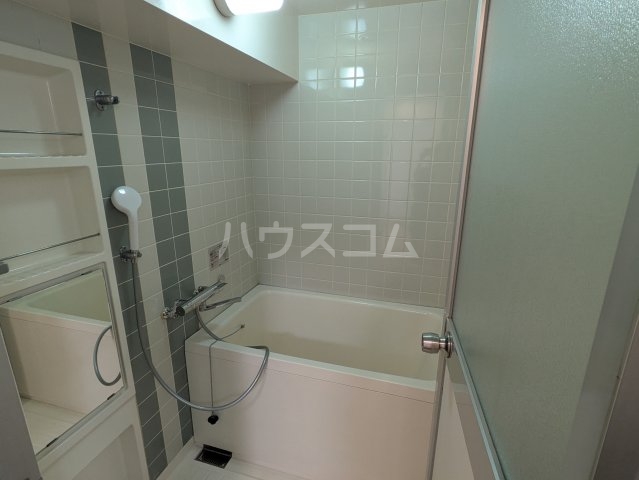 13/30 浴室