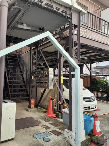 19/25 エントランス