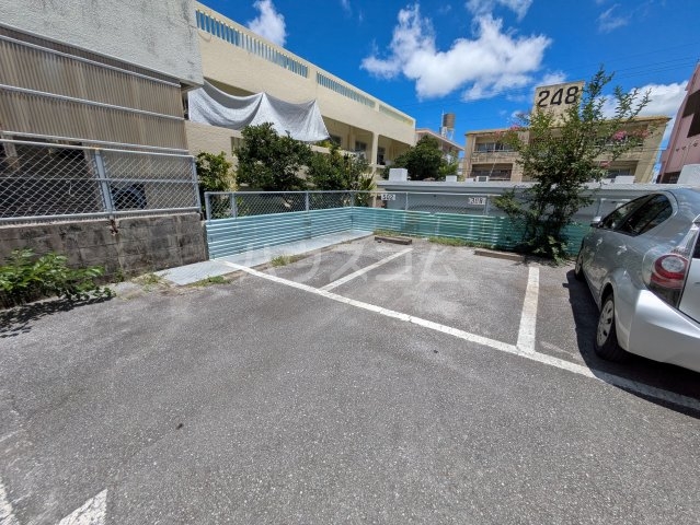 19/28 駐車場