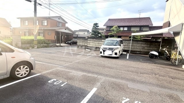 2/5 駐車場