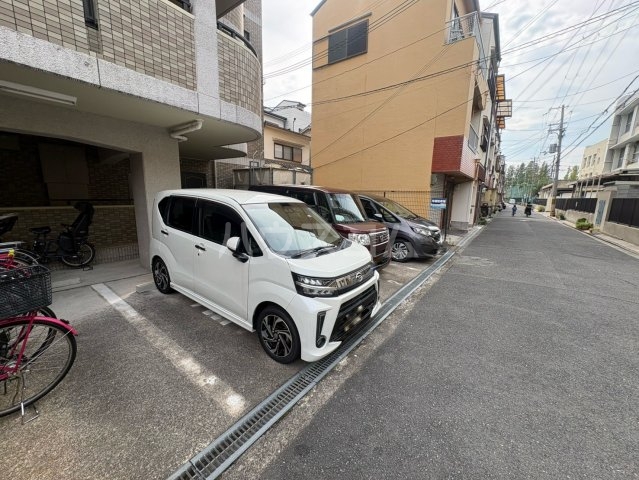 26/30 駐車場