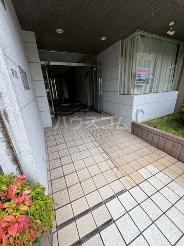 25/30 エントランス