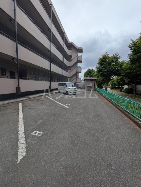 23/30 駐車場