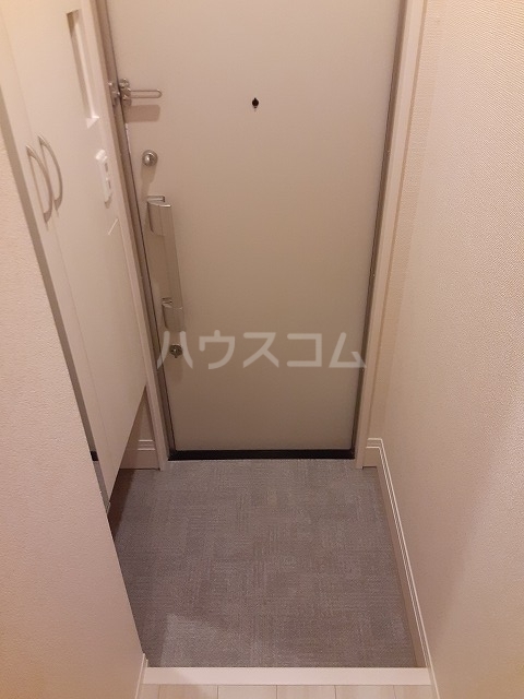 13/26 玄関