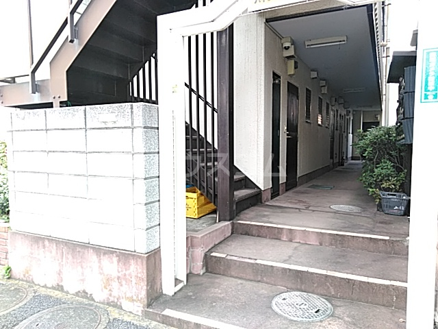 16/20 エントランス
