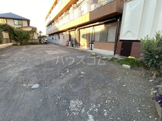 16/25 駐車場