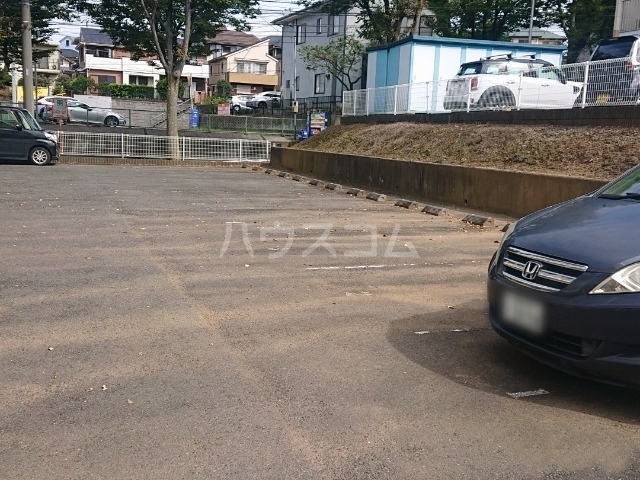16/20 駐車場