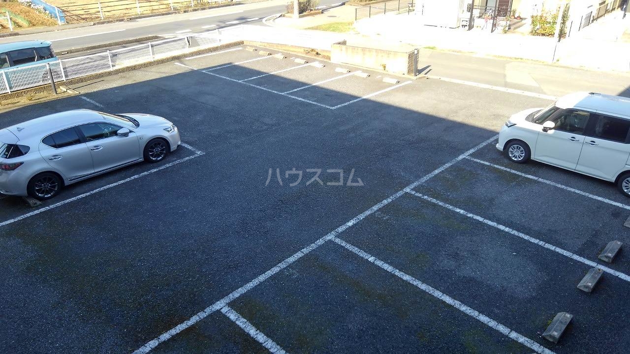 14/14 駐車場