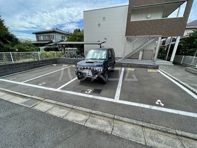 18/28 駐車場
