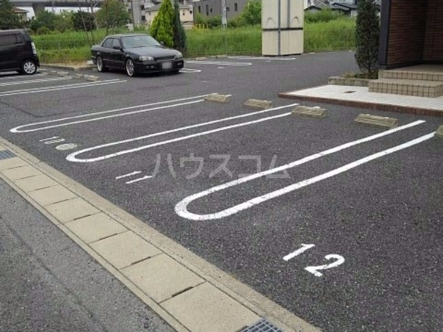 13/13 駐車場